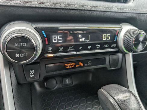 Used 2021 Toyota RAV4 LE AWD/4WD image 20