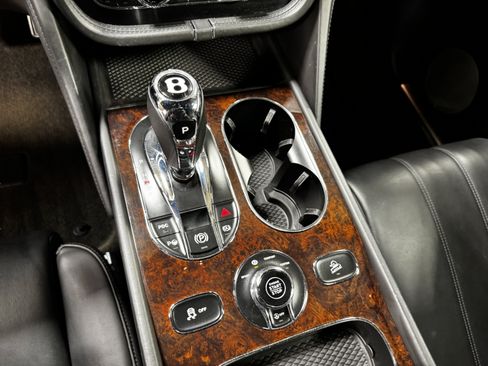 Used 2018 Bentley Bentayga AWD/4WD image 29