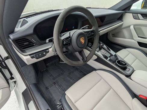 Certified 2025 Porsche 911 Carrera image 4