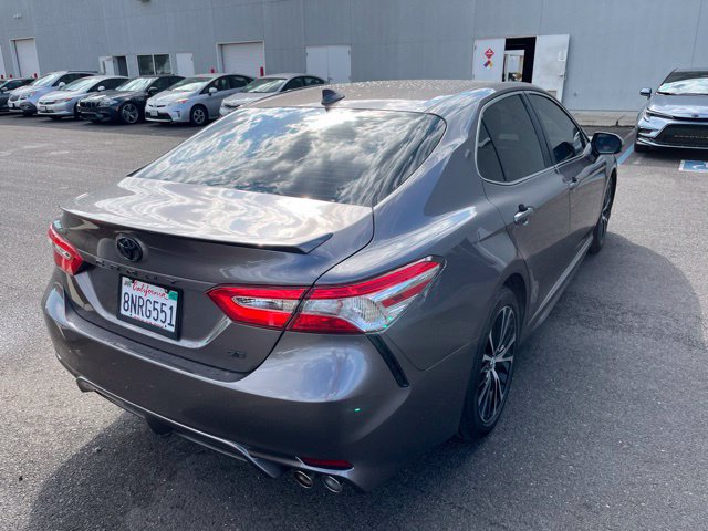 Used 2020 Toyota Camry SE w/ Carpet Mat Package FWD image 4