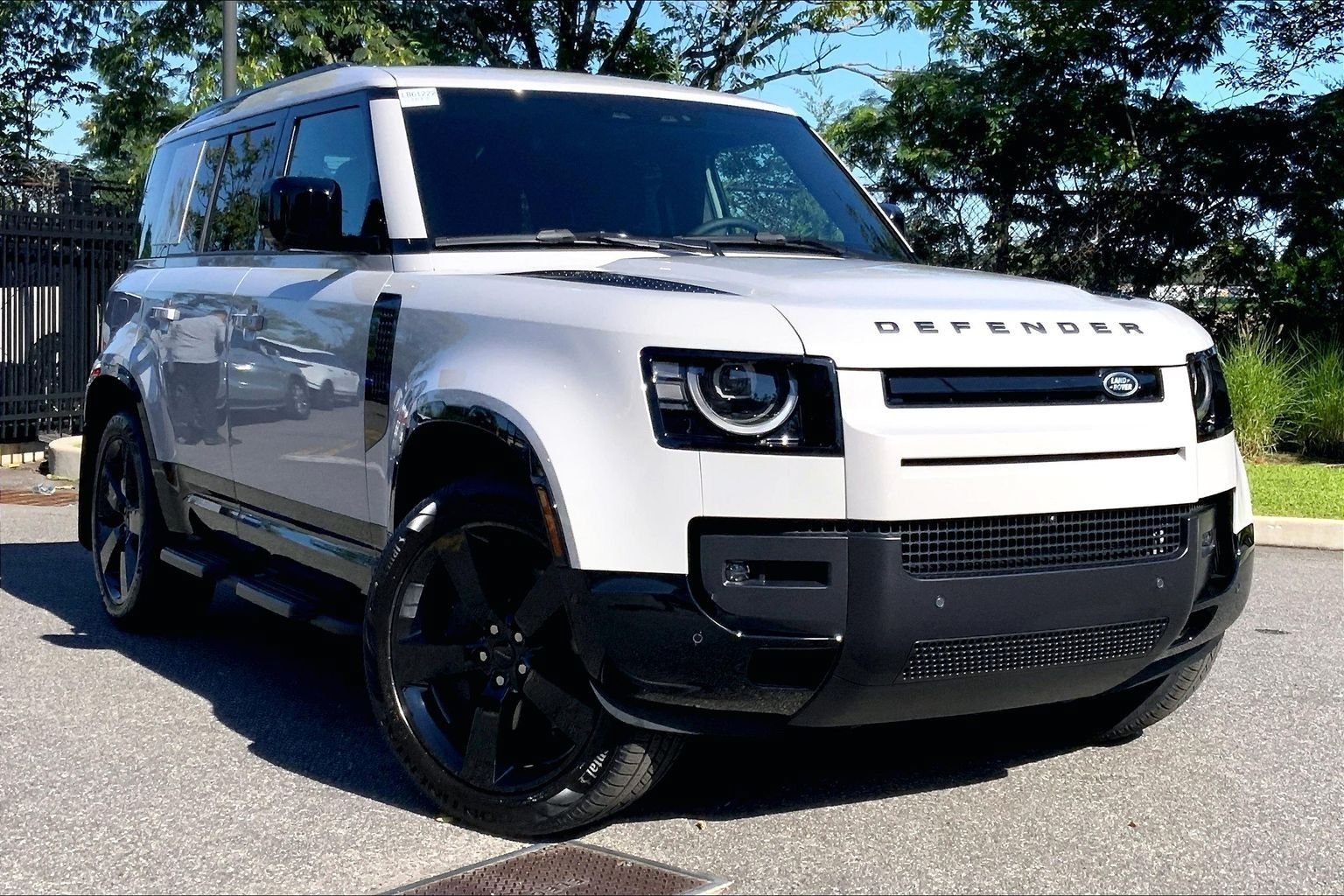 New 2026 Land Rover Defender 110 X-Dynamic SE AWD/4WD image 2