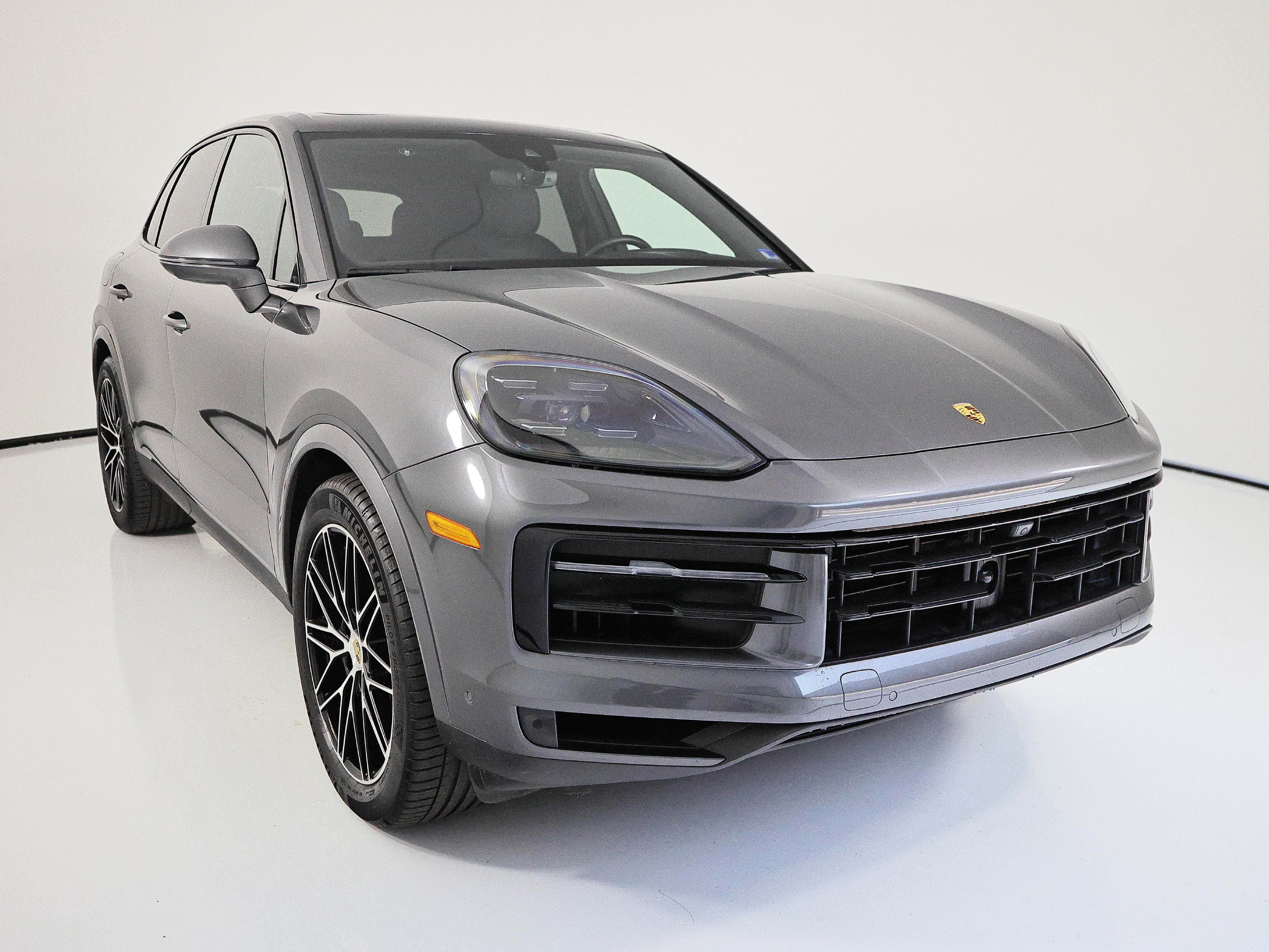 Used 2024 Porsche Cayenne AWD/4WD image 9