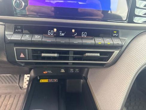Used 2026 Toyota Camry SE FWD image 23