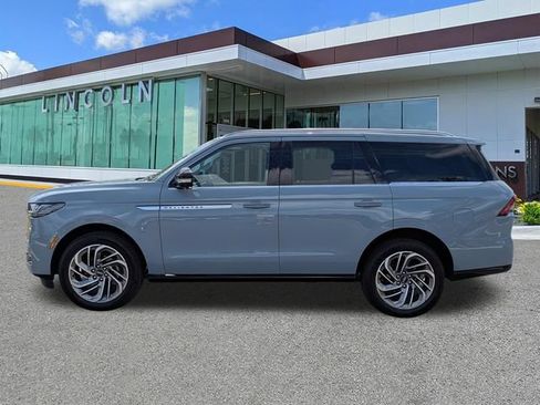 New 2026 Lincoln Navigator Reserve AWD/4WD image 7