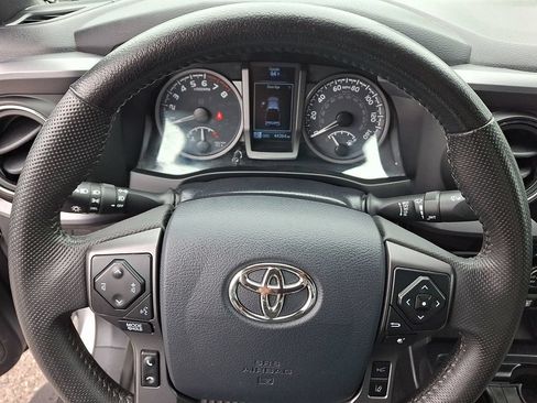 Used 2020 Toyota Tacoma TRD Sport w/ Technology Package AWD/4WD image 19