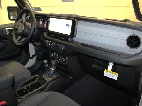 New 2026 Jeep Gladiator Sport image 26