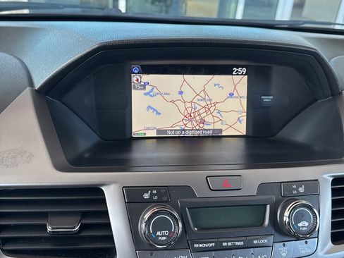 Used 2016 Honda Odyssey Touring Elite image 3