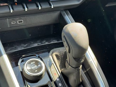 New 2026 Chevrolet Colorado Trail Boss w/ Midnight Edition AWD/4WD image 18