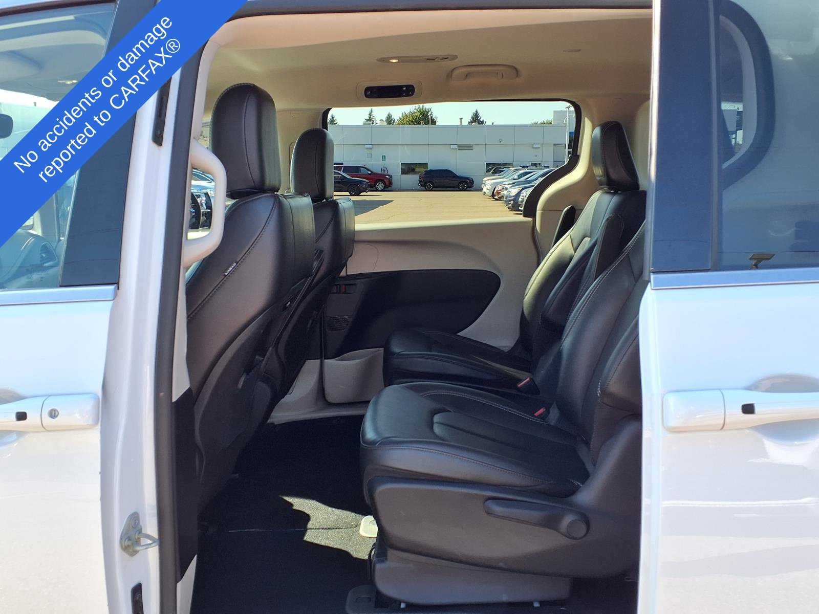 Used 2024 Chrysler Pacifica Limited FWD image 13