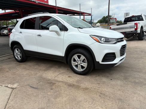 Used 2019 Chevrolet Trax LT w/ LT Convenience Package AWD/4WD image 12
