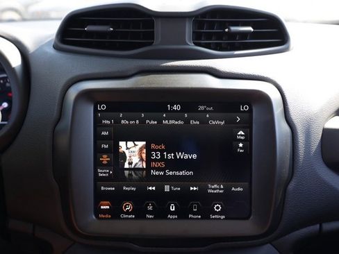 New 2023 Jeep Renegade Latitude w/ Sun & Fun Group image 29