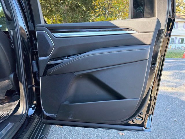 Used 2025 Cadillac Escalade ESV Luxury AWD/4WD image 25