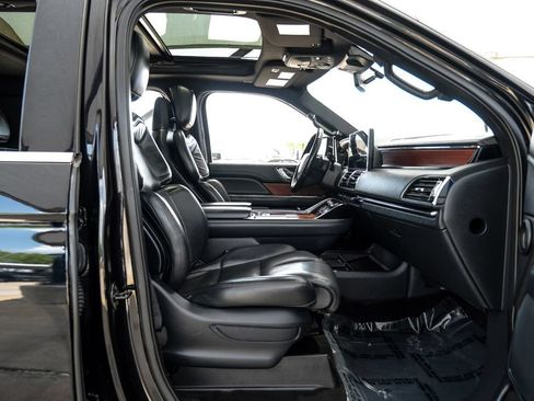 Used 2022 Lincoln Navigator Reserve AWD/4WD image 34