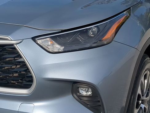 Used 2022 Toyota Highlander XLE image 18