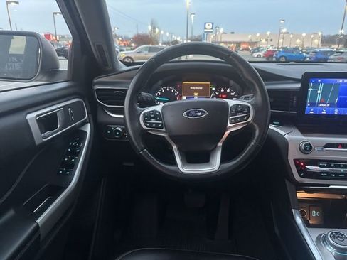 Used 2022 Ford Explorer XLT w/ Equipment Group 202A image 13