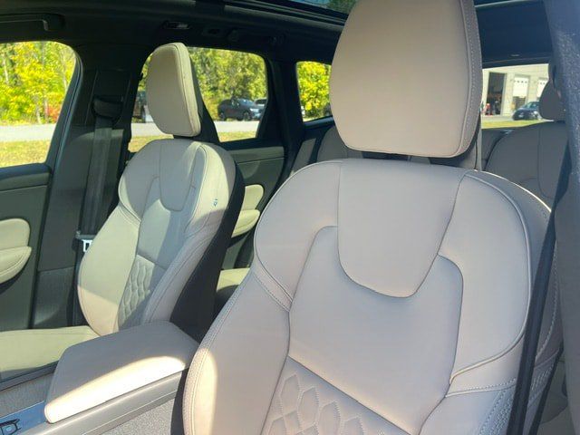 Used 2026 Volvo XC60 B5 Plus AWD/4WD image 15