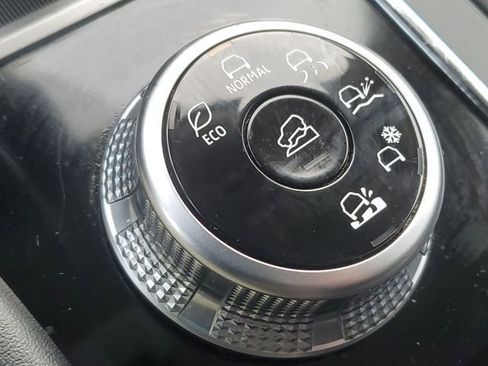 Used 2024 Mitsubishi Outlander SE image 23