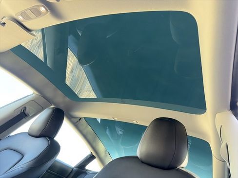 Used 2022 Tesla Model 3 Performance image 24