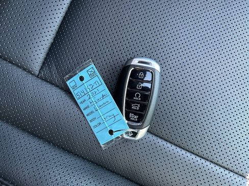 Used 2021 Hyundai Elantra Limited FWD image 30