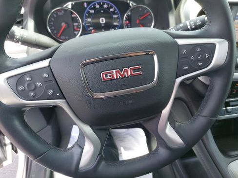 Used 2023 GMC Acadia SLT w/ Technology Package FWD image 8