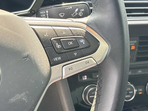 Used 2024 Volkswagen Jetta SE w/ Panoramic Sunroof Package FWD image 28