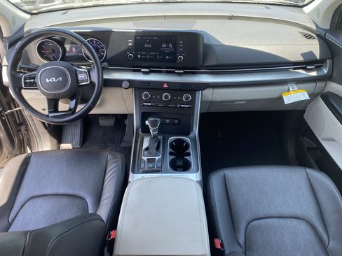 Used 2024 Kia Carnival LX FWD image 22