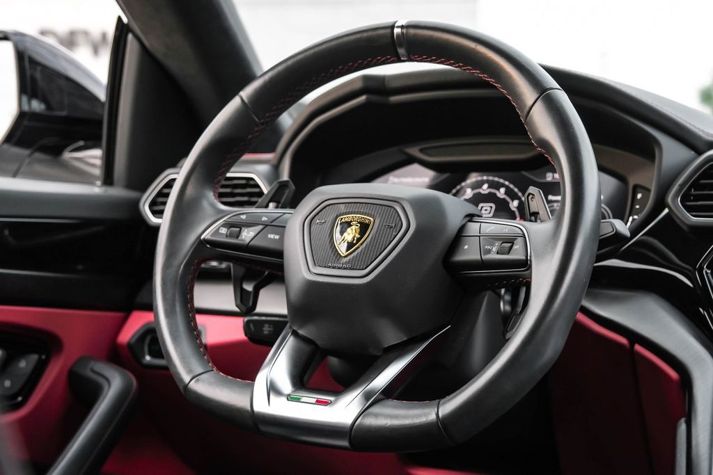 Used 2022 Lamborghini Urus AWD/4WD image 15
