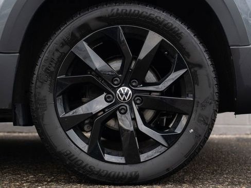 Used 2022 Volkswagen Taos SE w/ Panoramic Sunroof Package image 13