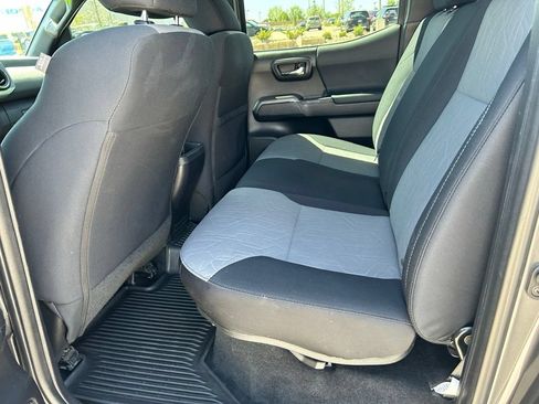 Used 2020 Toyota Tacoma TRD Off-Road w/ Technology Package AWD/4WD image 23