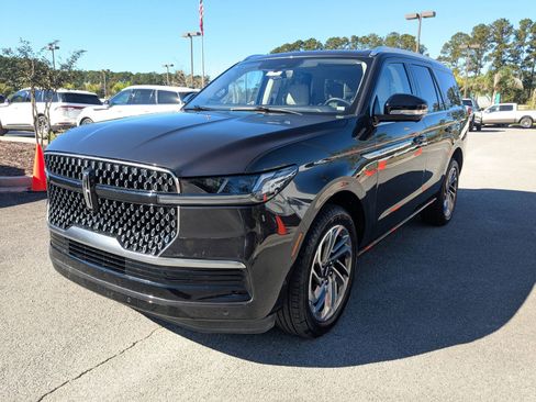 Certified 2025 Lincoln Navigator Reserve image 9