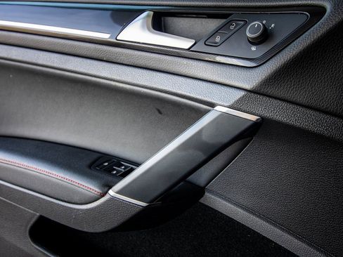 Used 2015 Volkswagen GTI Autobahn image 25