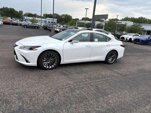 Certified 2025 Lexus ES 350 Ultra Luxury w/ Accessory Package (Z2) FWD image 3