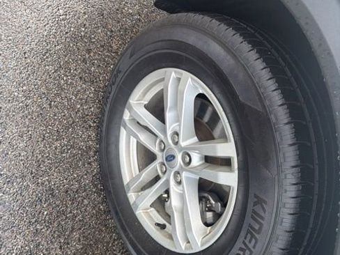 Used 2022 Ford Explorer XLT RWD image 9