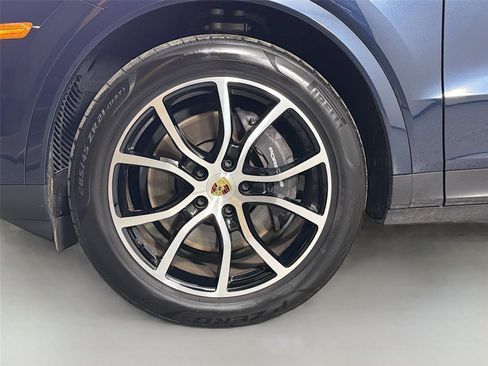 Certified 2024 Porsche Cayenne AWD/4WD image 11