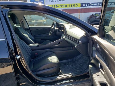 Used 2021 Hyundai Elantra Limited image 9