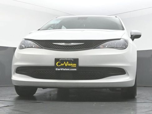 Used 2023 Chrysler Voyager LX FWD image 50
