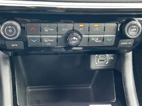 Used 2024 Jeep Compass Trailhawk image 25