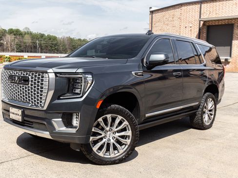 Used 2021 GMC Yukon Denali w/ Denali Premium Package image 2