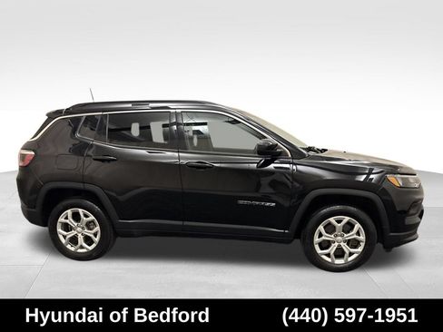 Used 2024 Jeep Compass Latitude AWD/4WD image 4