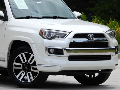 Used 2017 Toyota 4Runner Limited AWD/4WD image 16