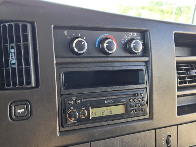 Used 2014 Chevrolet Express 4500 RWD image 20