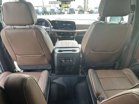 Used 2025 Chevrolet Tahoe High Country AWD/4WD image 22