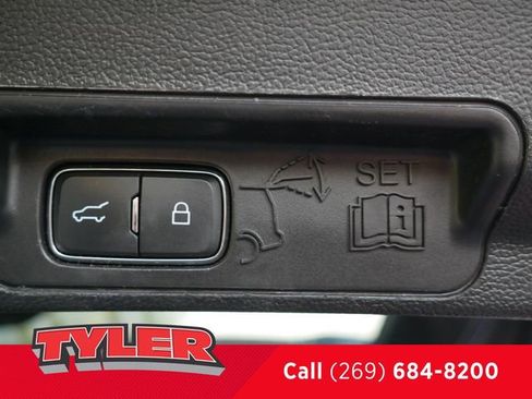 Used 2020 Ford Explorer Limited AWD/4WD image 19
