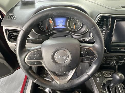 Used 2019 Jeep Cherokee Limited image 11