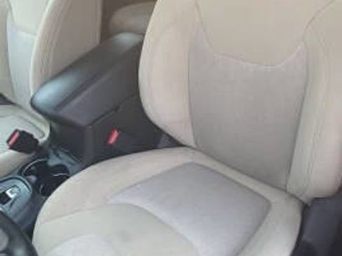 Used 2016 Jeep Cherokee Sport image 7