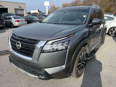 Used 2023 Nissan Pathfinder Platinum image 4