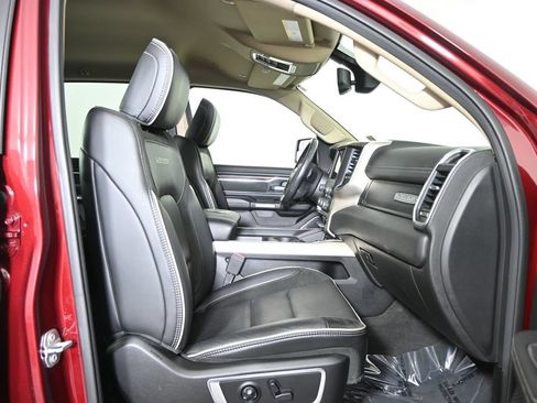 Used 2019 RAM 1500 Laramie AWD/4WD image 14