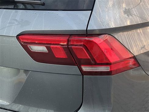 Certified 2021 Volkswagen Tiguan SE image 8