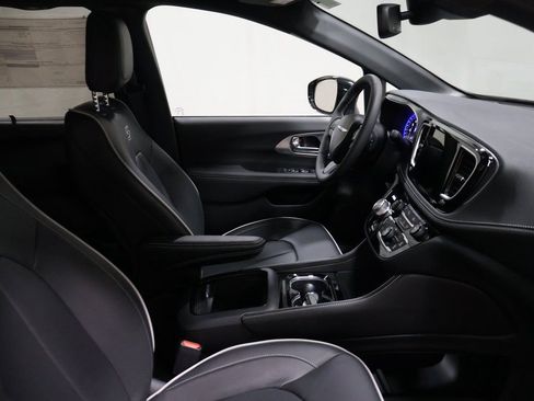 New 2026 Chrysler Pacifica Limited w/ S Appearance Package image 20