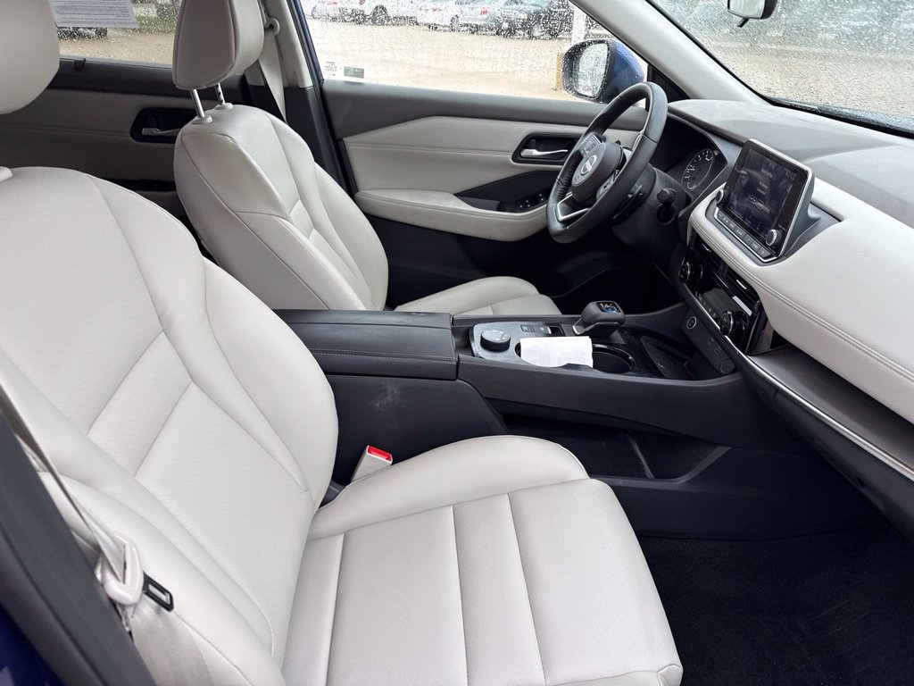 Used 2022 Nissan Rogue SV w/ SV Premium Package AWD/4WD image 16
